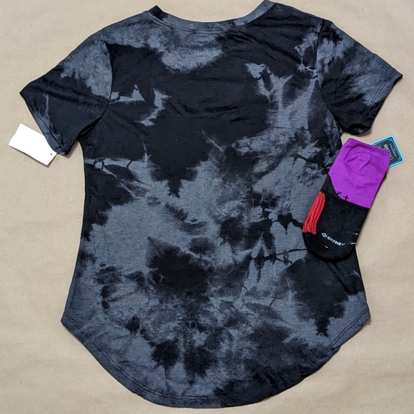 NWT Disney The Nightmare Before Christmas Graphic T-Shirt With Socks,Size M(7-9) - Picture 3 of 4